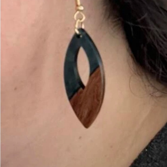 Wooden oval, drop earrings - Picture 5 of 5